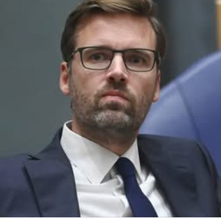 Dolly van den Berg tweet media