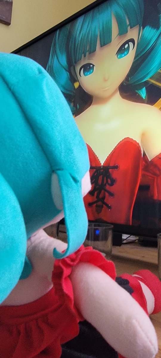 Novaboogaloo's tweet image. 💃seems to have found her new idol.
"I wanna be like her someday!!"