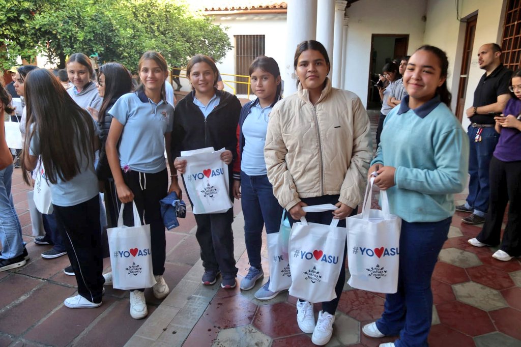 MECpy's tweet photo. Celebramos este espacio diseñado para que nuestros jóvenes recorran y valoren los sitios históricos y culturales más emblemáticos de la capital, fortaleciendo así  nuestra identidad nacional.

#EducaciónUnaPrioridad https://t.co/Gbqq1g4YEe