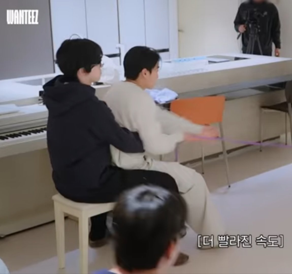 oh.. pangku-pangkuan..