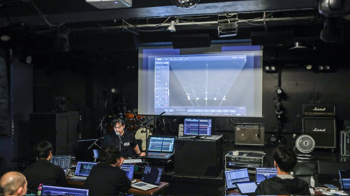 Live_Immersive's tweet photo. 受講者の皆様と #SPATRevolution で「0から」データを作成し、再生。
パンニングタイプの違いによる響きの変化を、じっくり確認している様子です。
一日を通して盛りだくさんの内容ですが、まだまだお伝えしたいことは尽きません!
#春の大セミナー祭り #ライブイマーシブ #dbSoundscape #Flux https://t.co/rTWNRTPaEZ