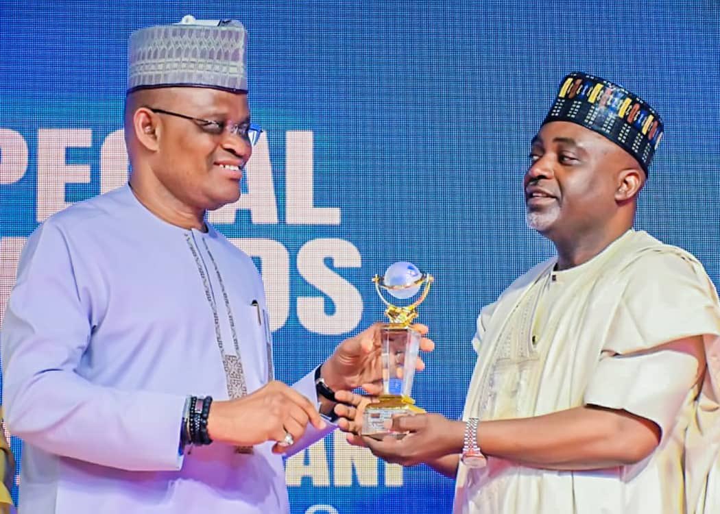 nanbyet's tweet image. Gov. @ubasanius wins BON Award for promoting peace, stability, and inclusive governance in Kaduna. The honour highlights the success of the Kaduna Peace Model and ongoing efforts in unity, development, and social cohesion. #Kaduna #Leadership