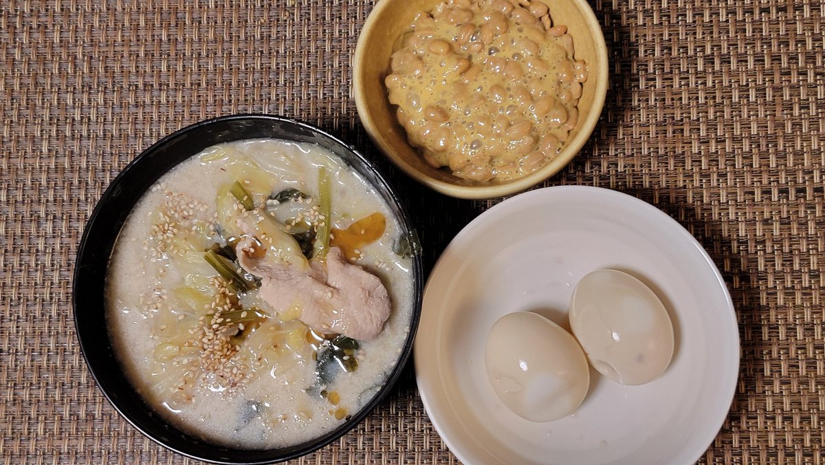 今日の晩ごはんは
疑似豚骨スープ
味付け玉子
納豆
たんぱく質多めごはん
#おうちごはん
#晩ごはん
#たんぱく男爵