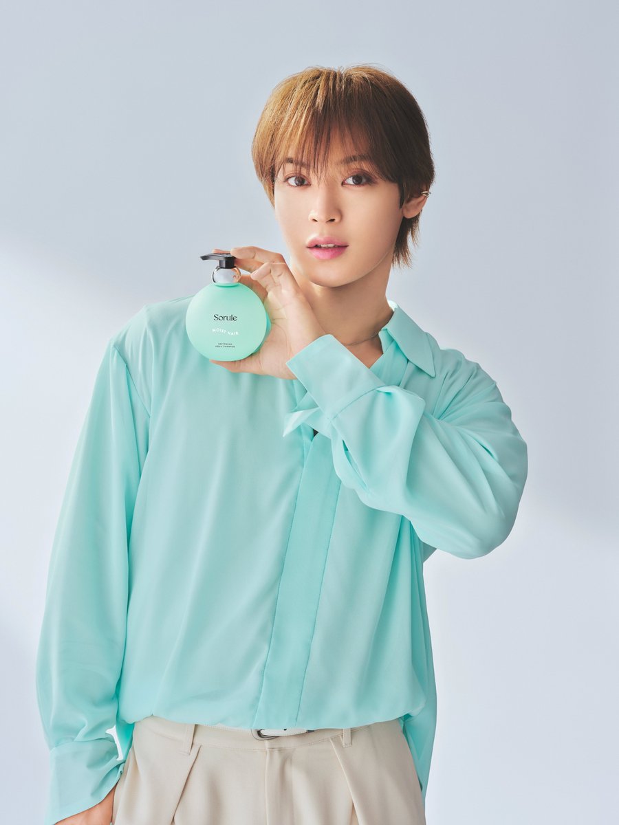 sorule_official's tweet image. Sorule × 𝐘𝐎𝐍𝐀𝐒𝐇𝐈𝐑𝐎 𝐒𝐇𝐎

なりたい髪は、いつだってやわらかい。

ブリーズライン🫧
もたつく絡まり髪に
ベタつく地肌をすっきり保湿
風でほどけるサラリとした指通り　ふわり羽のような さらやわ髪へ

#與那城奨
#2026年もJO1と一緒にソルレ #Sorule #ヘアケア