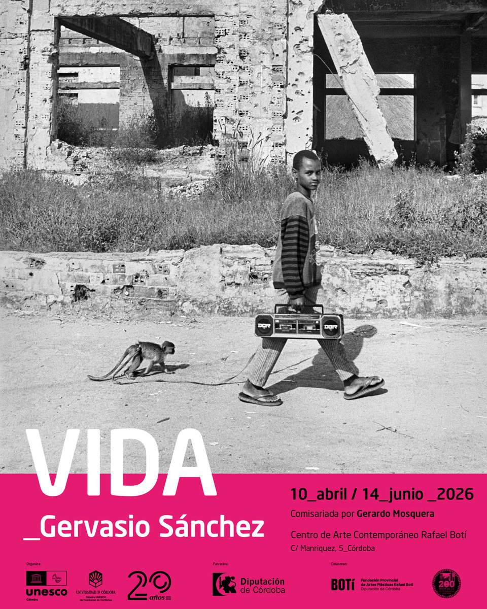 Del 10 de abril al 14 de junio, el Centro de Arte Rafael Botí acoge 'Vida', de Gervasio Sánchez.
Te invitamos a descubrir esta muestra, que trasciende el fotoperiodismo para convertirse en un manifiesto personal y artístico.M a S: 10 a 20:30 h. / D y f: 10 a 14 h. / Lunes cerrado