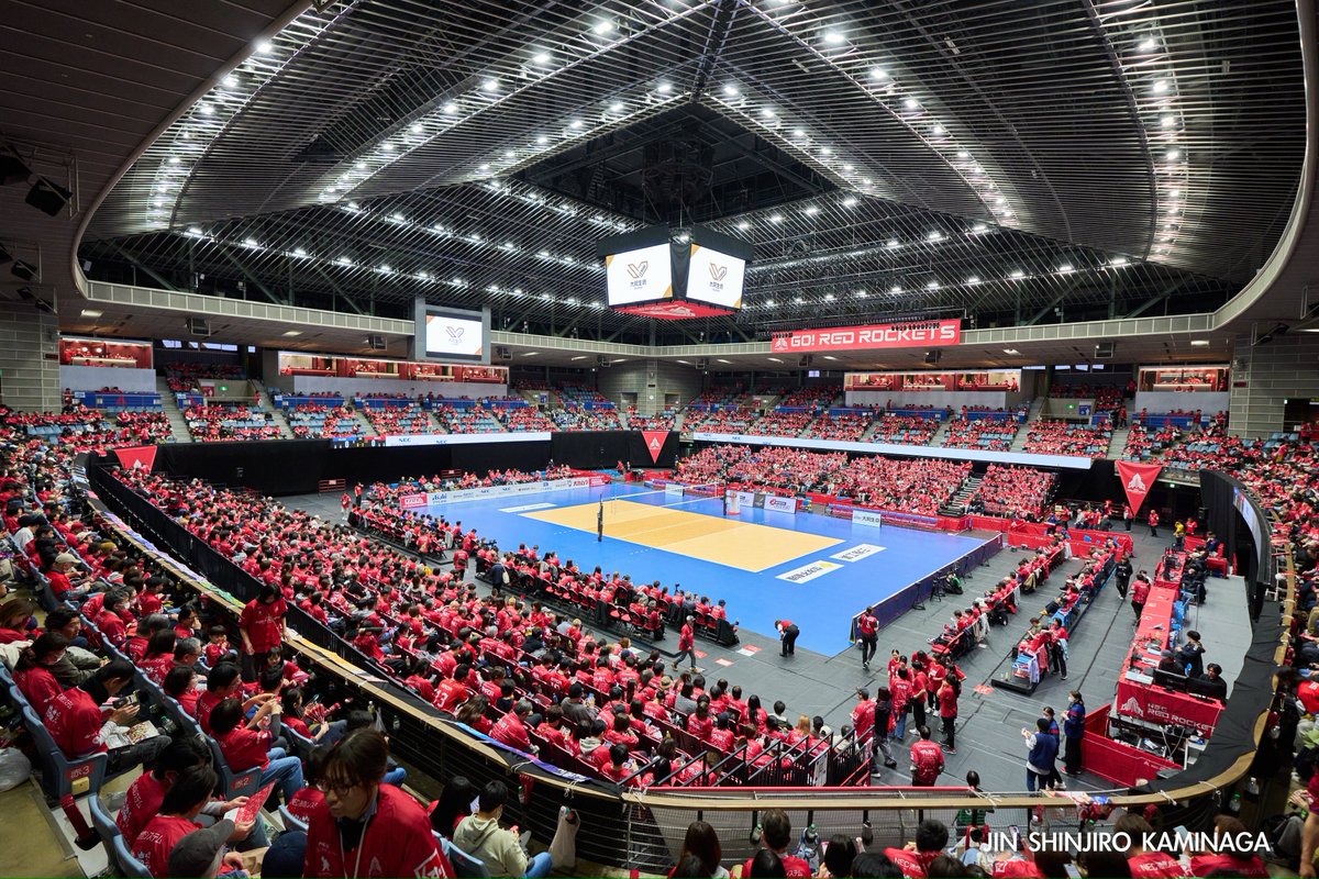 nec_rr_official's tweet photo. いよいよ明日、クォーターファイナル開幕🔥
ユニフォームカラーは全日REDです🚀❤️
（L:WHITE🤍 GAME3開催時NAVY💙）

会場を真っ赤に。
皆さんの応援が、力になります📣

“熱い、熱い”応援をお願いします‼️

チケット販売中👇🏻
🎫https://t.co/j7Gcc1T6yp

#NECレッドロケッツ川崎 https://t.co/RR4rKD0YwW