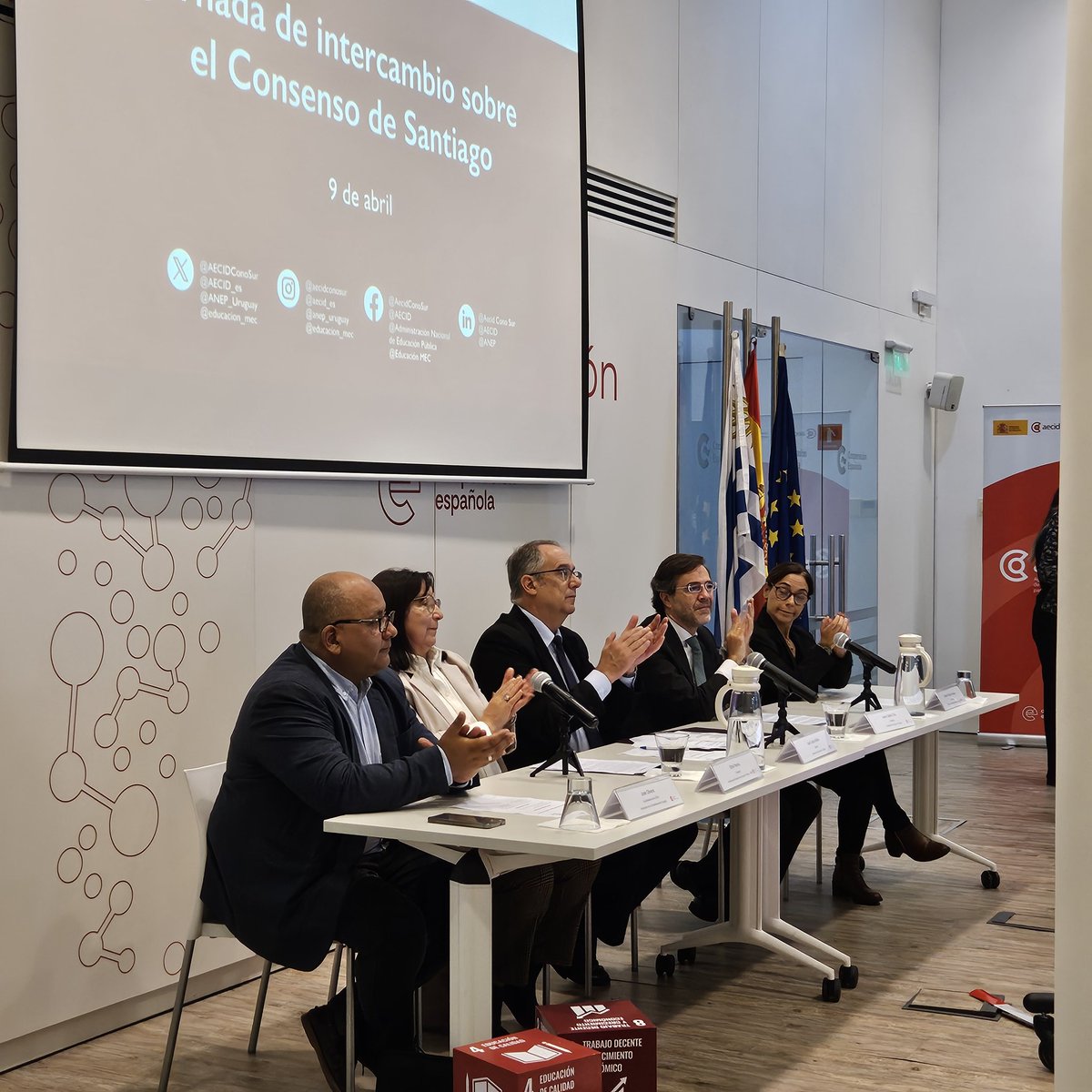 cfe_anep's tweet photo. AHORA | Jornada de intercambio sobre el Consenso de Santiago: claves para fortalecer la profesión docente, una instancia de reflexión sobre el quehacer educativo, organizada por @cfe_anep y @educacion_mec. https://t.co/e2KPHlVnCn