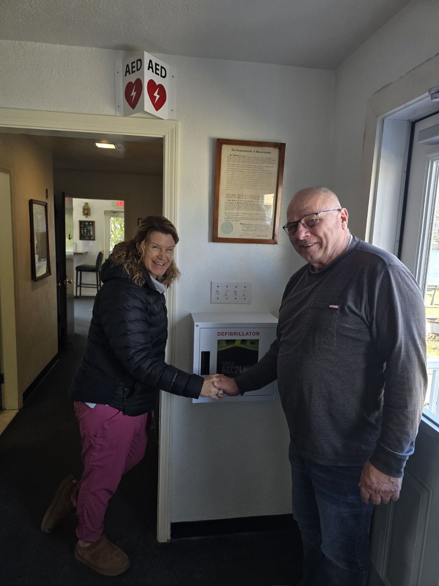 360_Safety_us's tweet photo. We are thrilled to be with our friends at Manchester American Legion in beautiful Manchester-By-The-Sea, Massachusetts installing their new #ZOLL AED PLUS. Congratulations to you all and thank you for taking #safety seriously 

#zollaed #savelives 

https://t.co/r5WT8Voj4l https://t.co/AwEvKIngYP