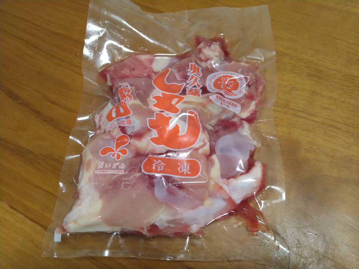 今日の晩酌🍶茨城県は奥久慈大子の地酒・家久長の本醸造と肴は茨城県の銘柄鶏・奥久慈しゃも🐓でしゃも鍋🍲　奥久慈しゃもは適度な歯ごたえがあって、良い出汁も出て旨味があって美味い！家久長も美味い〜！(^o^)