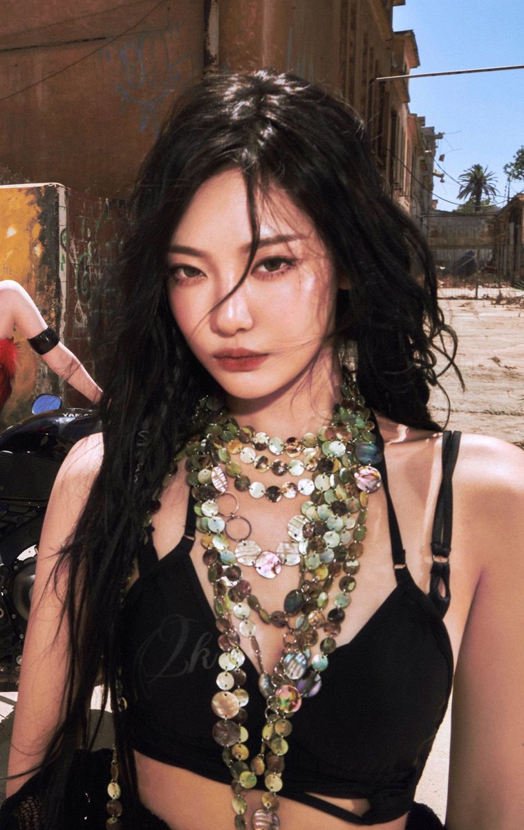 thinking about ningning 🦋 tweet media