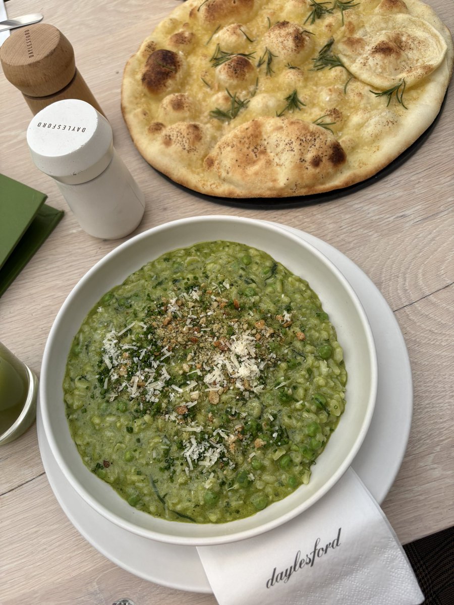 moreevadevil's tweet photo. Princess and the pea risotto 🤤🍃🌸 https://t.co/aeu3O8KotS