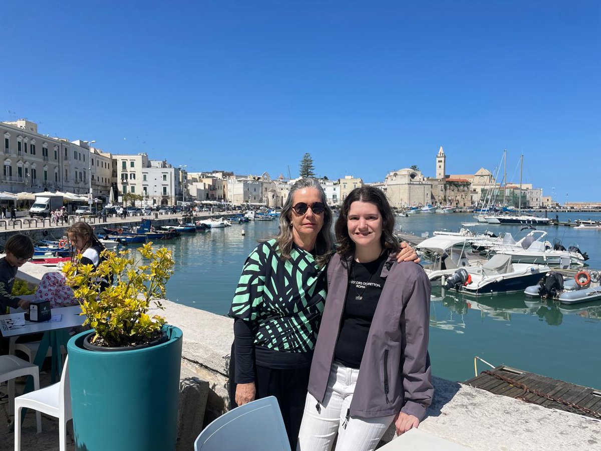 laura botx tweet media