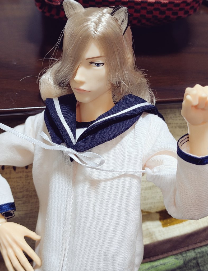 アールエフ tweet media