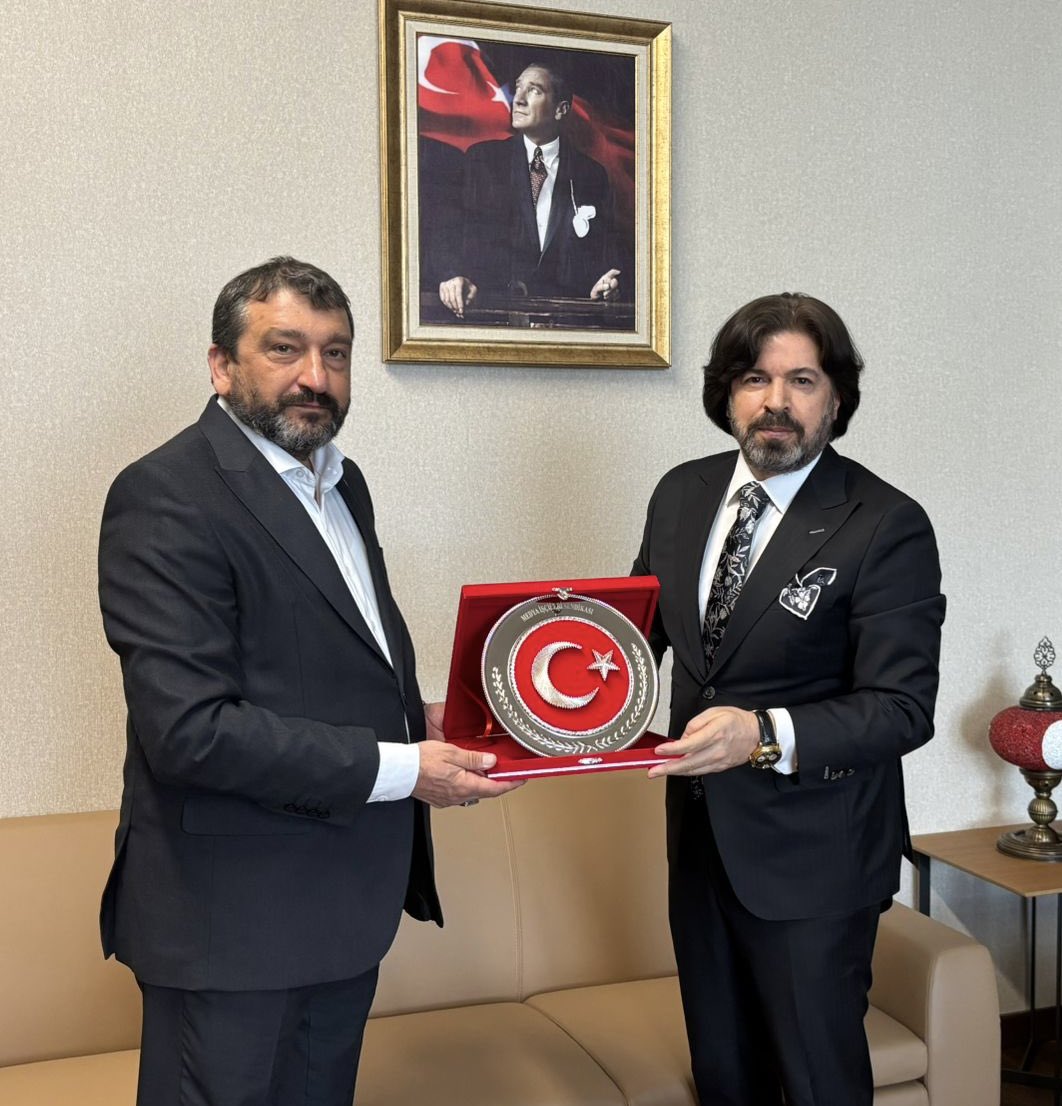 medyais's tweet photo. Genel Başkanımız Sezai Ballı ve Öz-Pilsen Sendikası Genel Başkanı Mehmet Avşar, Yargıtay Üyesi Sayın Erdal Demir’i makamında ziyaret etti.
@ErdalDemlr @OzPilsen @mehmetavsar0651 https://t.co/ujUVI9p1r0