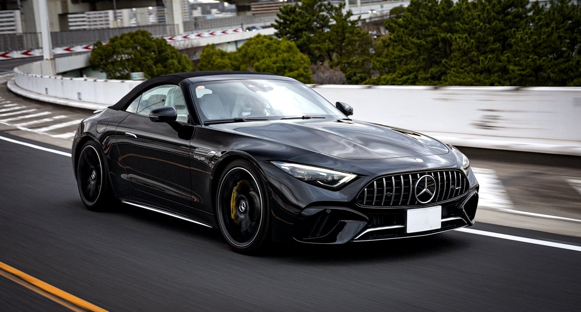 Daisuke_lvlori's tweet image. 現行型AMG SL63の試乗インプレッション動画が公開！
先代モデルから4シーター化されて軟派になったか…と思いきやその逆でバチバチにスポーツ性能を進化させてきた現行型。
獰猛なスペックと優雅な雰囲気が同居する不思議な1台でした！

ご視聴はこちら👇
youtu.be/t69Aklpo_BI

#TOPRANK