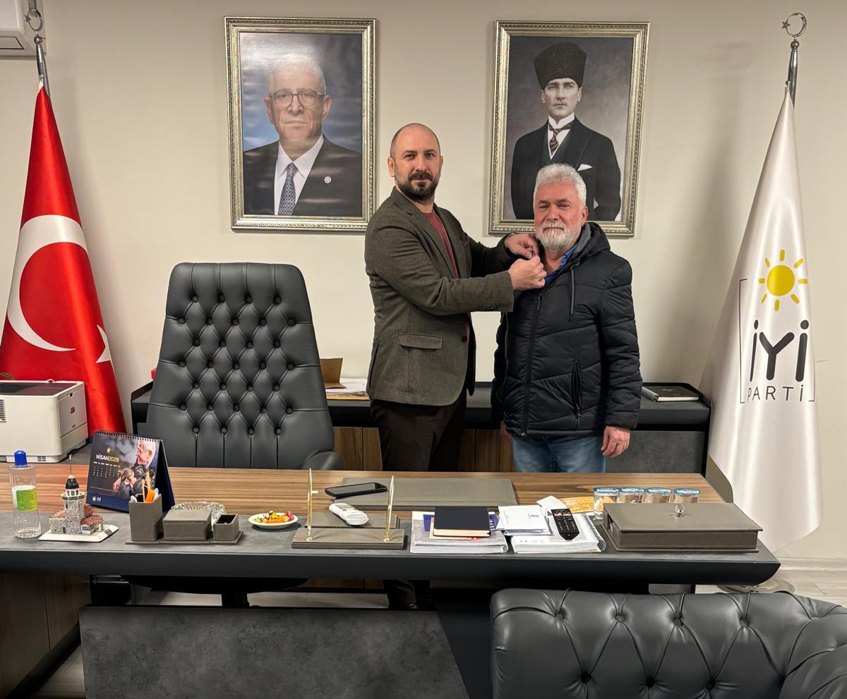 iyipartiuskudar's tweet photo. Üsküdar teşkilatımız büyümeye ve de güçlenmeye devam ediyor.

Kökleri 1850’li yıllara uzanan köklü bir Üsküdar ailesine mensup kıymetli hemşehrimiz Ertuğrul Hoşkeser ve uzun yıllar bankacılık sektöründe hizmet vermiş Binnur Kaya’nın partimize katılımları bizleri son derece memnun etmiştir.

Tecrübe, birikim ve Üsküdar’a duyulan aidiyetle aramıza katılan kıymetli yol arkadaşlarımıza “hoş geldiniz” diyor; birlikte daha güçlü bir Üsküdar için yürüyeceğimize inanıyoruz.☀️🇹🇷
@MDervisogluTR

#Üsküdar #BirlikteGüçlüyüz #İYİParti #İYİPartiİstanbul #İYİPartiÜsküdar