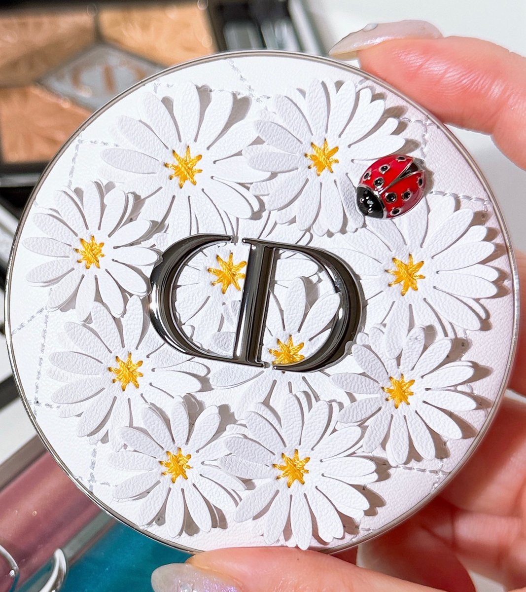 この贅沢なパケもはや芸術品💎デイジー×てんとう虫のデザインが可愛