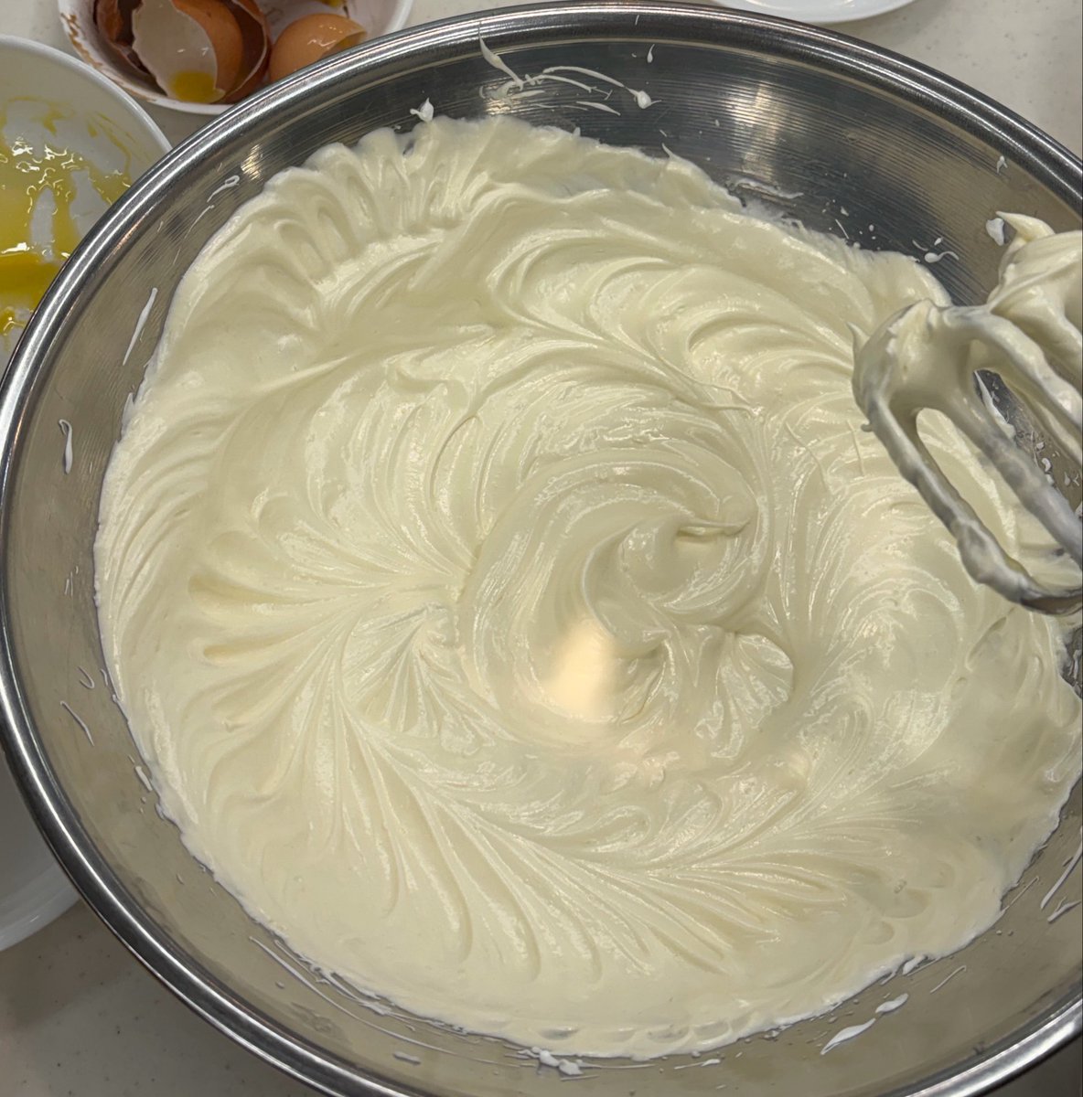 내일 퇴근하고 토요일 아침까지 덕메랑
요치없는 요치생일파티 해야해서
퇴근하자마자 케이크 만듦 피곤해.. 그치만 사랑해..