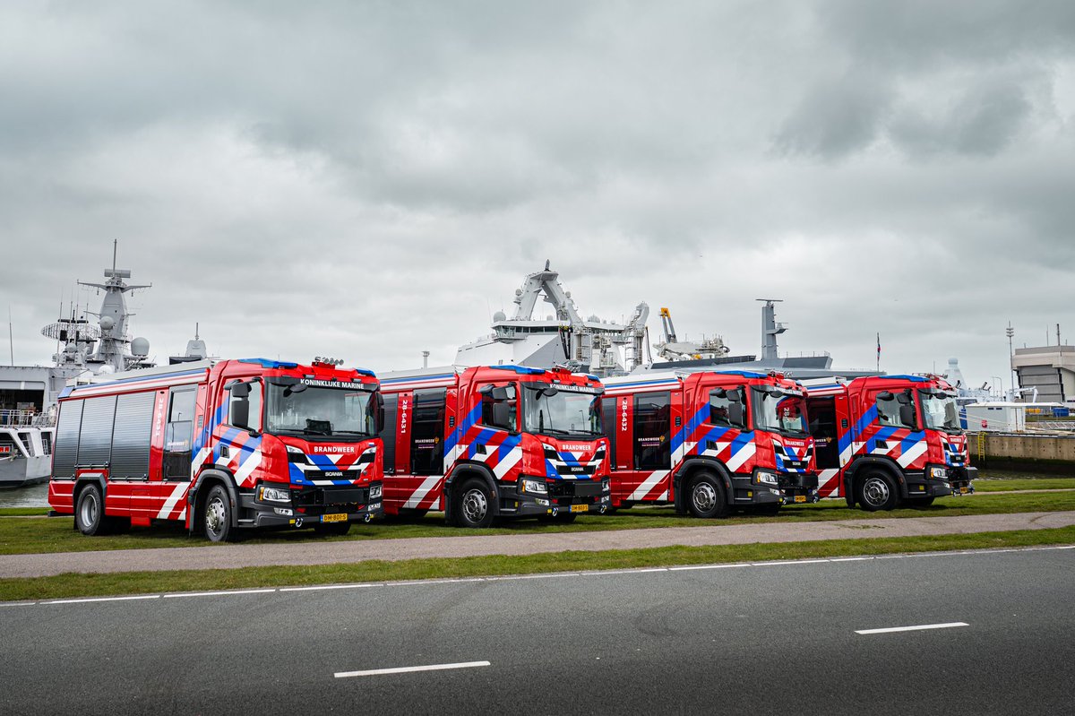 Vandaag heeft het <a href="/MaterieelLogist/">Matlogco</a> 4 nieuwe tankautospuiten aan het <a href="/marinebrandweer/">Korps Marinebrandweer</a> overgedragen. Een mooie dag voor ons korps ! <a href="/kon_marine/">Koninklijke Marine</a> <a href="/vrnhn/">Veiligheidsregio NHN</a> <a href="/KenbriNL/">Kenbri Fire Fighting</a>