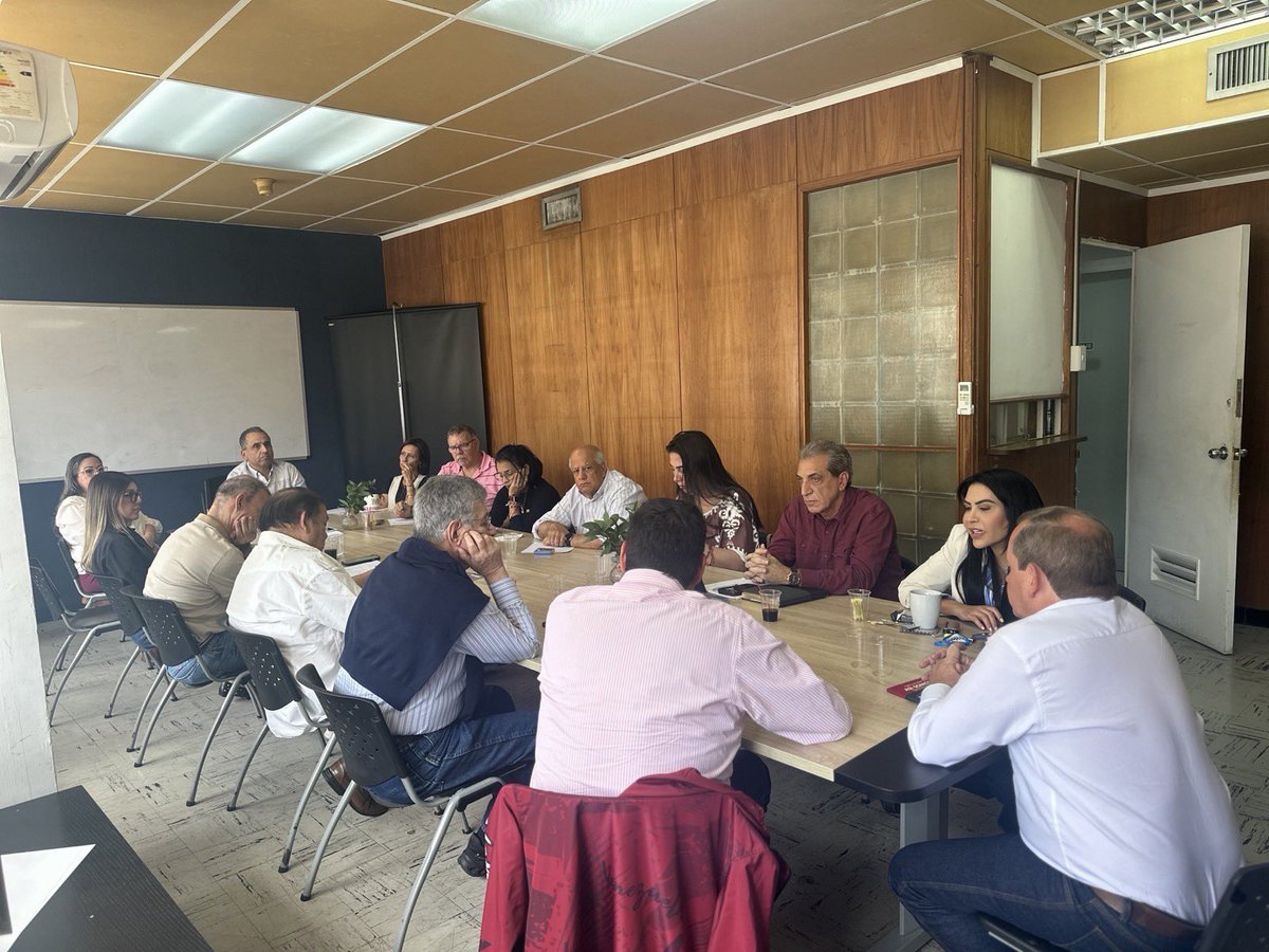 En reunión extraordinaria, afinando los detalles para nuestro gran encuentro nacional de todas las plataformas unitarias a nivel regional, municipal y parroquial, recibimos a nuestro compañero de lucha <a href="/JuanPGuanipa/">Juan Pablo Guanipa</a> con quien reiteramos la importancia del trabajo unitario en