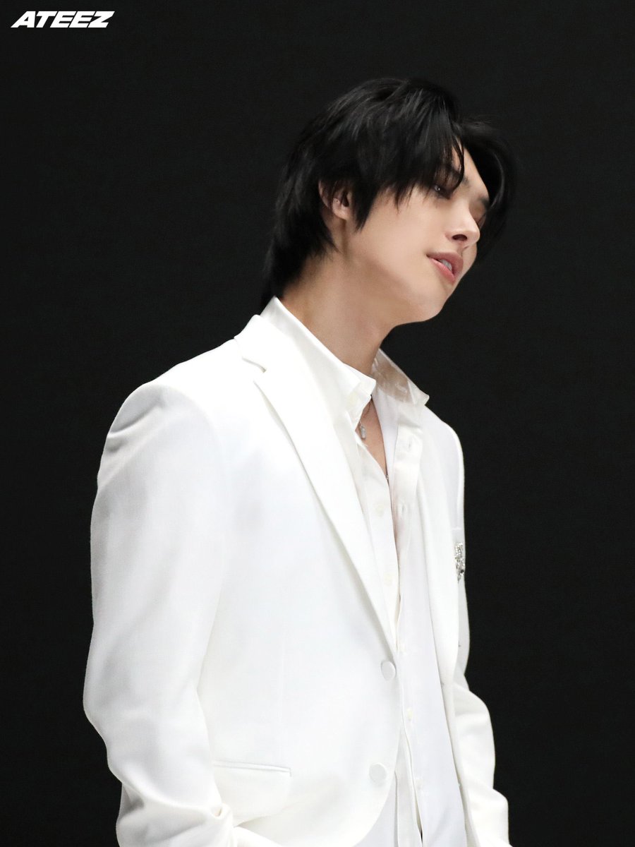 운 tweet media