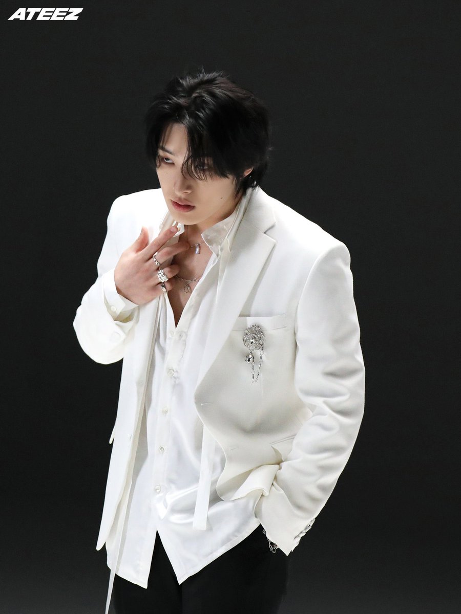 운 tweet media
