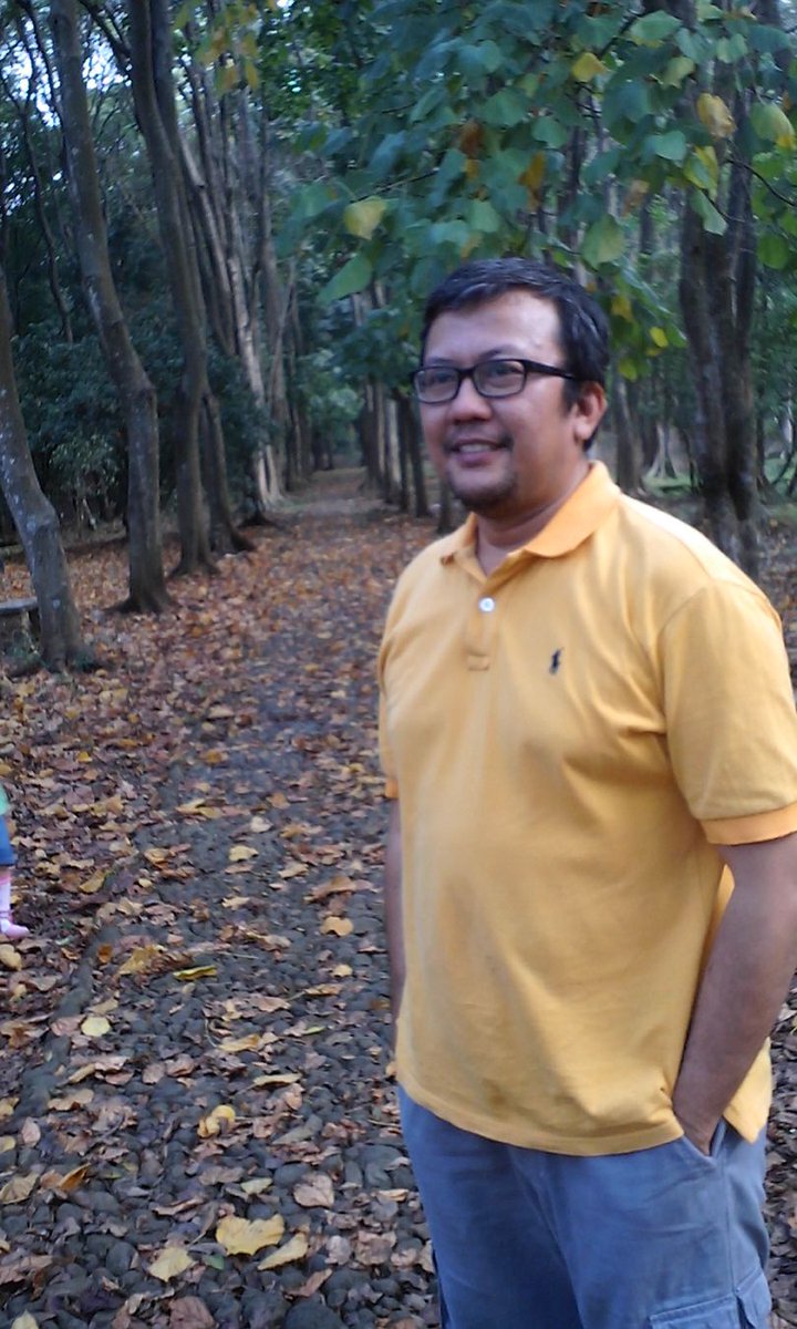ToFuq86776's tweet photo. @ferrykoto @Berandalan48394 Lah elu, kebanyakan ngasih propaganda politik taek dan terus ngejilat silid orang udah tergambarkan dari semua Tweet elu yang ngga ada manfaatnya sama sekali. Sadar oii, lu udah bau tanah masih aja ngejilat terus. https://t.co/zmuu3XJdEQ