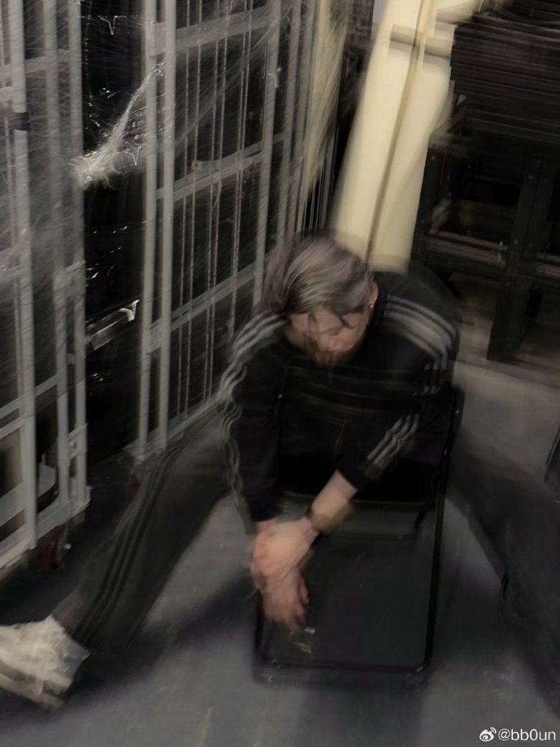 bb0un Official tweet media