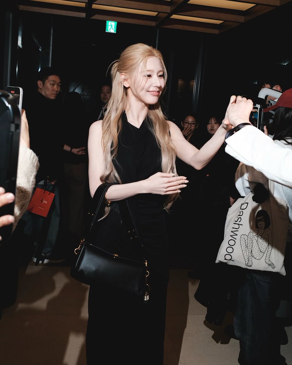 searchmiyeon's tweet image. ami paris girls &amp;lt;3