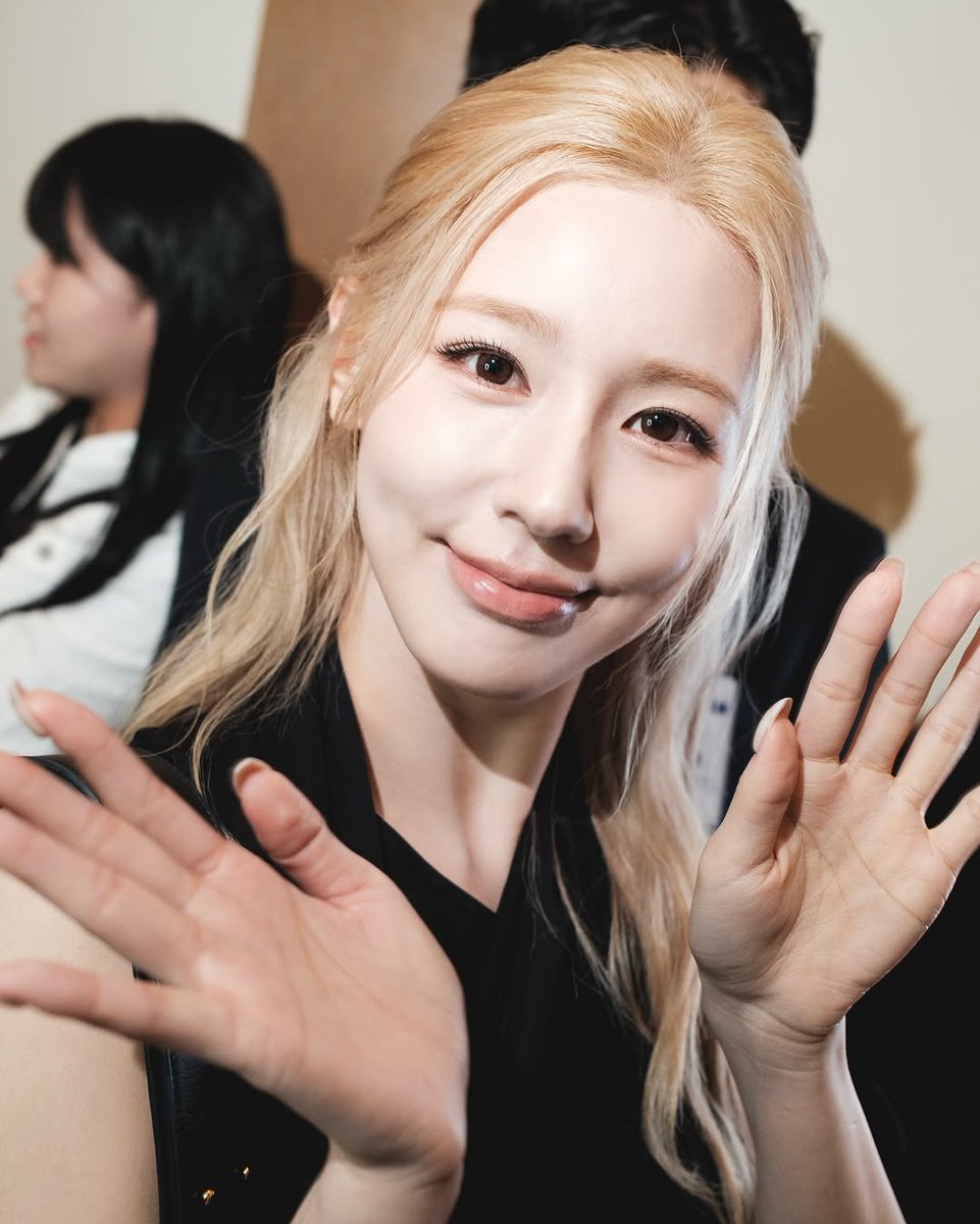 searchmiyeon's tweet image. ami paris girls &amp;lt;3