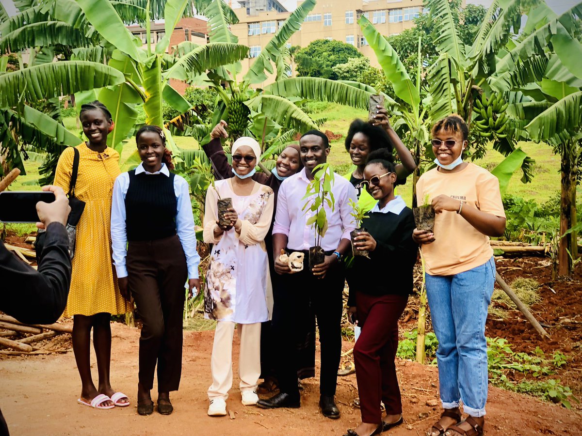 CODESSA_KyU25's tweet image. Collaborated with KACESA and UNAU-Kyambogo chapter to see that Service, impact , smiles 😊  and teamwork create change in K5 &amp;amp; K6 Kyambogo villages. 
#CODESSA #VolunteerWork #YouthInAction #TogetherWeCan #KACESA #UNAU
