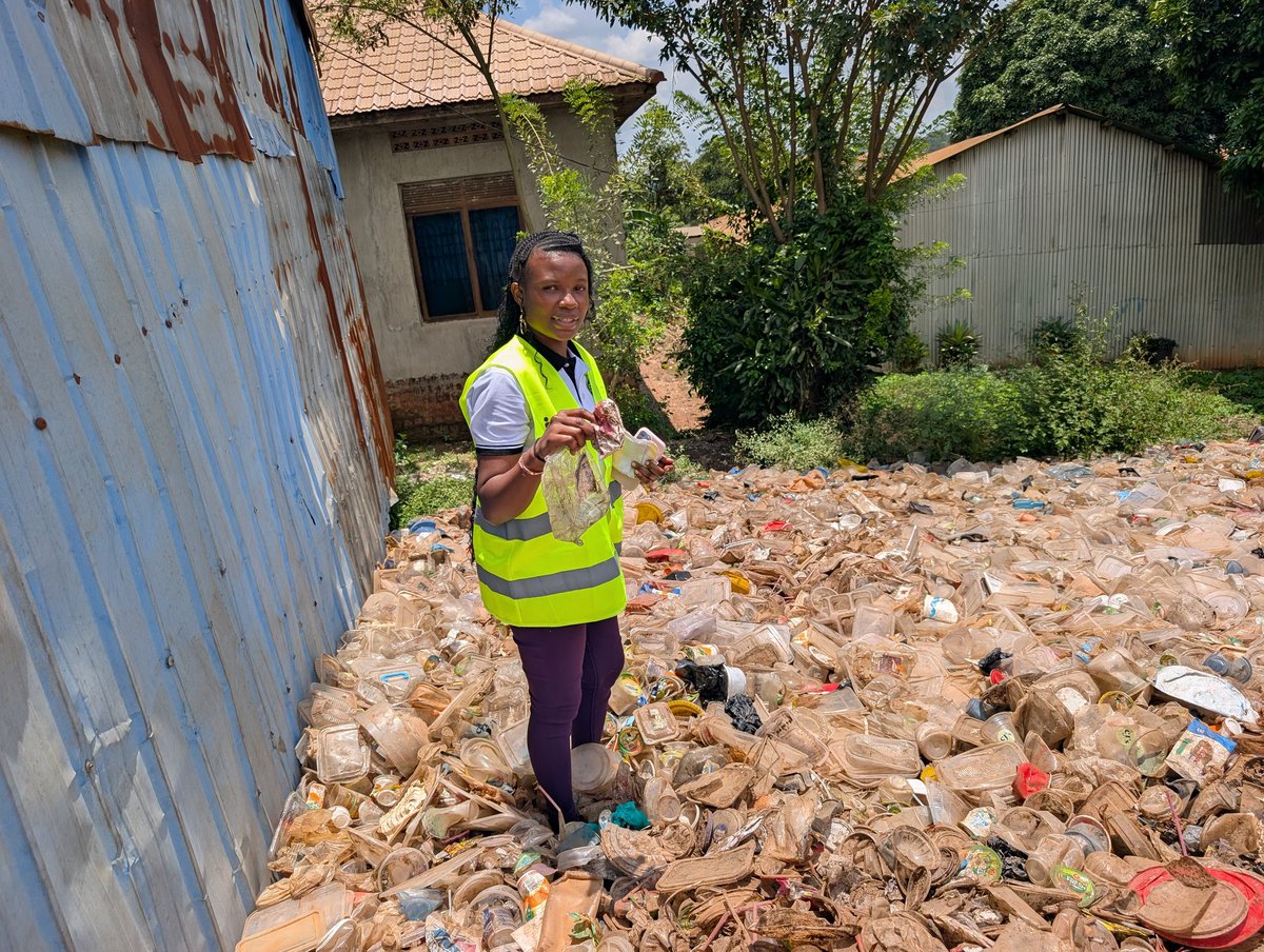 JoyceGwokyalya's tweet image. The wide spread use of Single-use plastic food packaging is creating a global health crisis. 

Children ,families ingest chemicals like #BPA , #PFAS daily, linked to infertility and cancer.

Therefore , We call for action to:
🟢REDUCE 
🟢REDESIGN 
#BreakFreeFromPlastic.