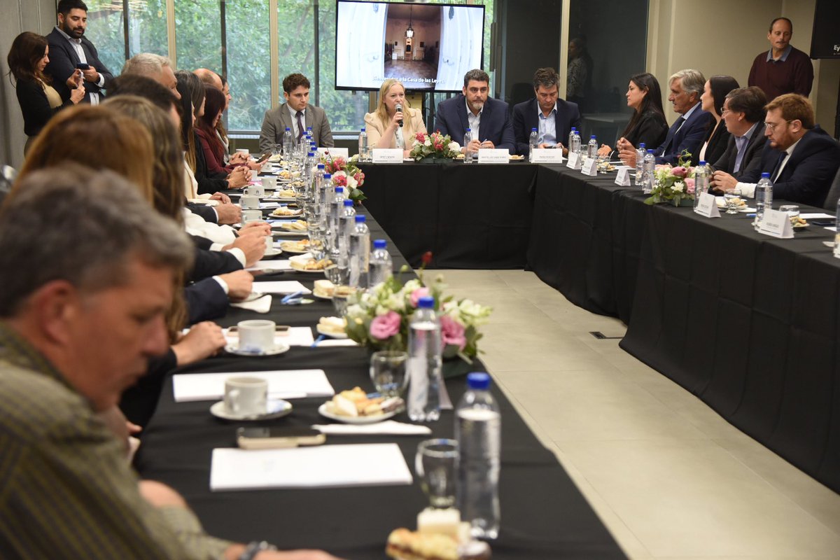 Hebe Casado tweet media