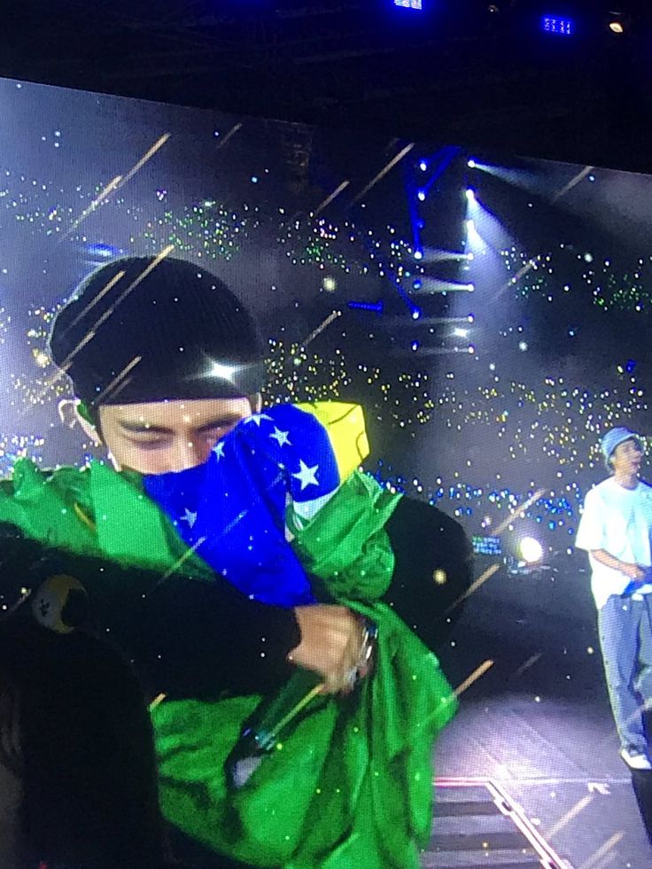 debs⁷ TEM QUE VER O BTS tweet media