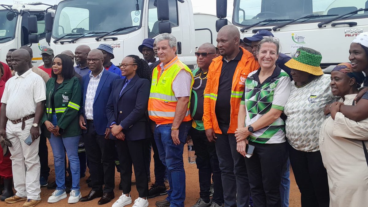 As the City of Tshwane Mayoral Committee , joined by Hammanskraal Councillors and WSBU officials , we conducted an oversight visit at the Hammanskraal hydrant where municipal water tankers collect water. 

The purpose of the visit was to assess operations at the site and ensure