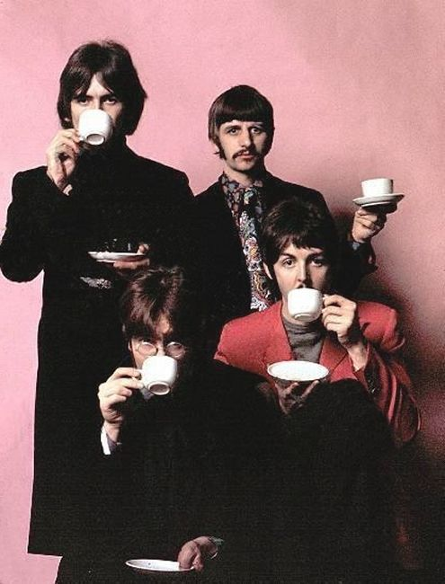 TheExtremeMusi1's tweet photo. The Beatles drinking tea https://t.co/z5hcHZWR4d