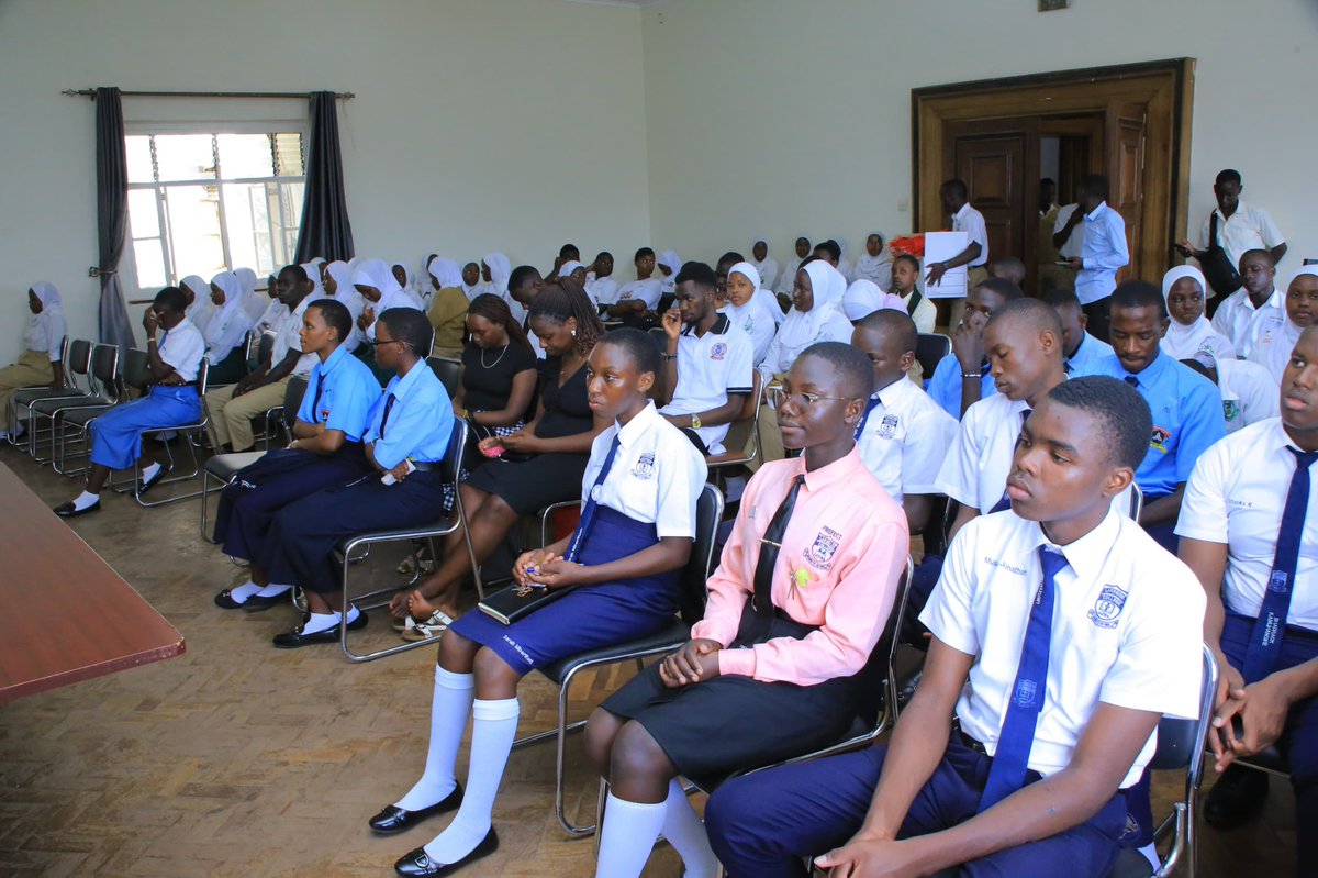 robert_serwanga's tweet photo. Today, schools and youth groups turned up in large numbers to support the Kingdom by purchasing Kabaka Birthday Run kits.

We appreciate Mother Kevin Mabira, St. Mary’s Lugazi, Kinaawa Secondary School, Lakeside College Luzira, MUBS Nkobazambogo, Kyambogo Nkobazambogo, Akezimbira, East African Roofings, and many more. 

Thank you for your continued love and support for the Kabaka and Buganda.