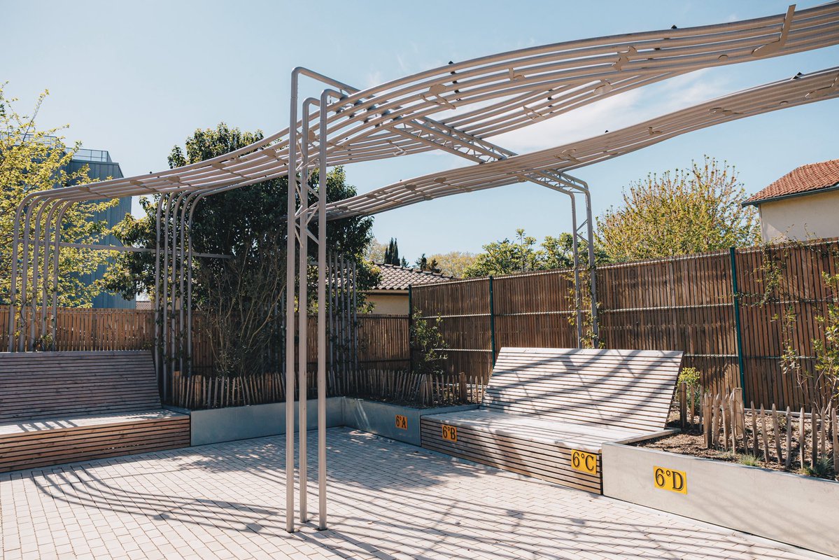 SebVincini's tweet image. Le Département de la @HauteGaronne investit pour les collégiennes et collégiens, comme ici à #Toulouse.  

Nouvelles salles, auditorium, préau, cuisine modernisée… le #collège des Ponts-Jumeaux est transformé pour apprendre et s’épanouir dans les meilleures conditions !