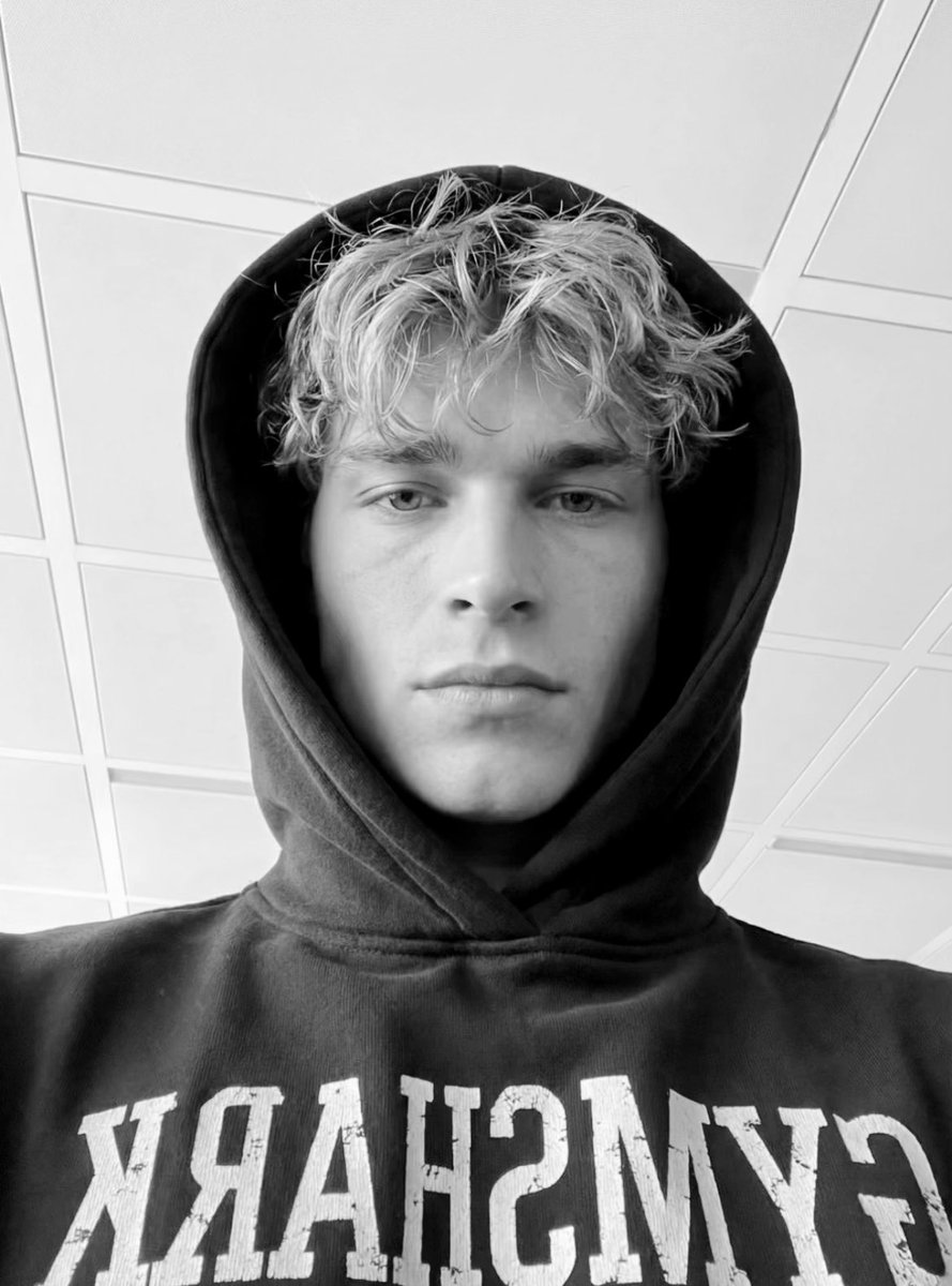 𝓐𝓘𝓓 tweet media