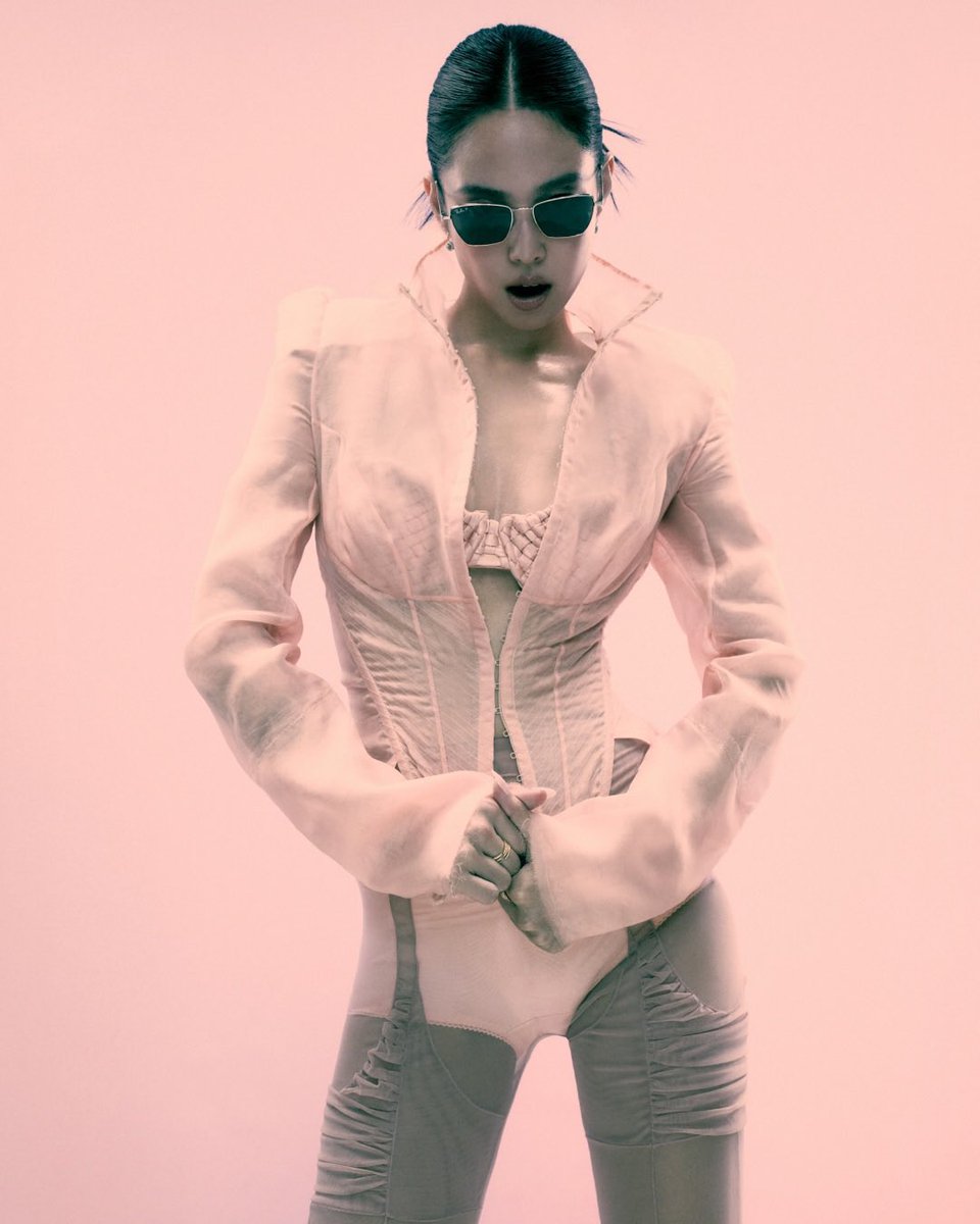 JENNIE Charts tweet media