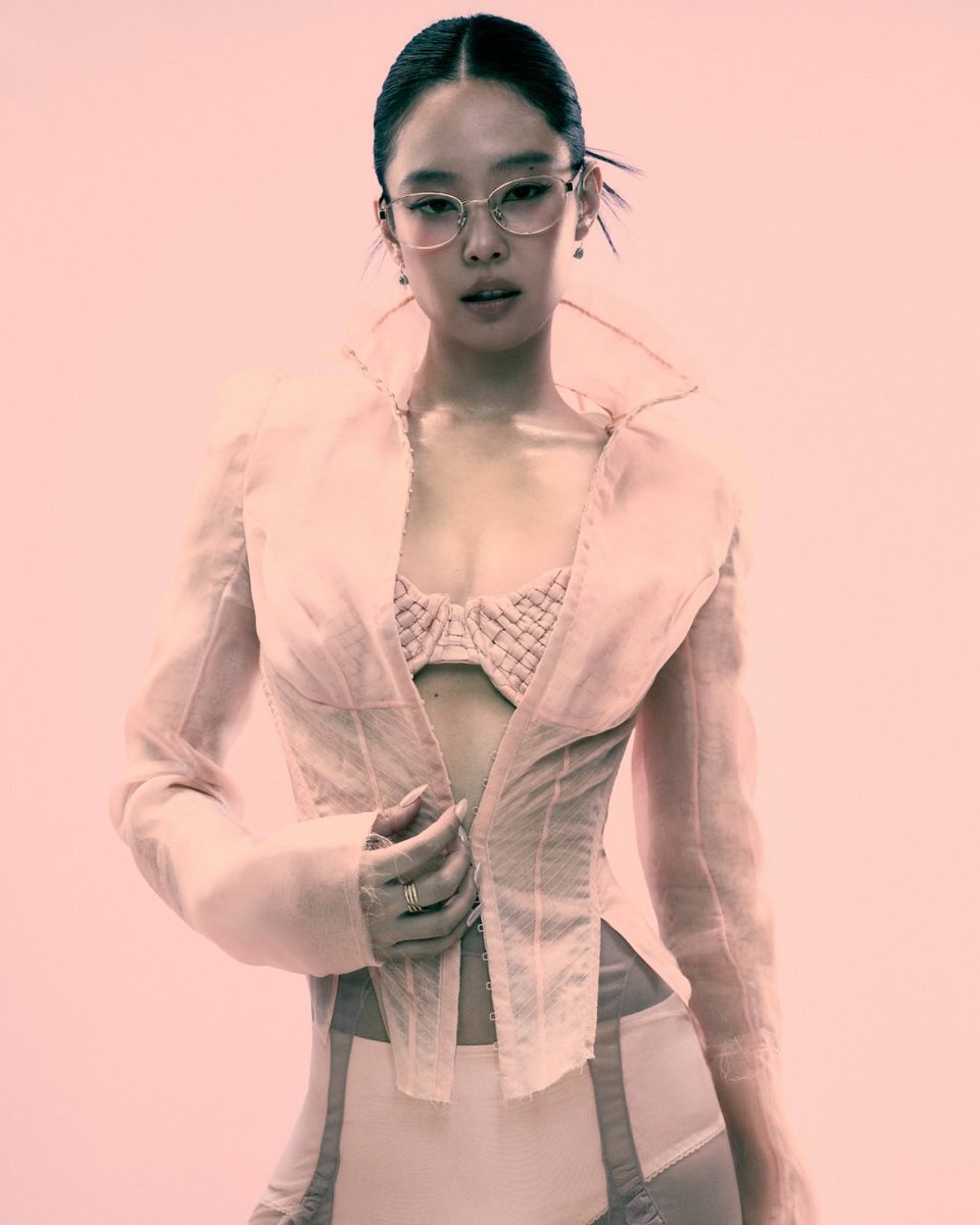 JENNIE Charts tweet media