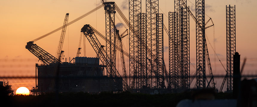 PetroleumEcon's tweet photo. #Offshore operators are working through an FID backlog as the rig market consolidates, helped by improving project economics and a renewed security drive, writes @aikachkova. #energy #oilandgas #OOTT
https://t.co/yMUue5MDtl https://t.co/2Kfp6XpVuM