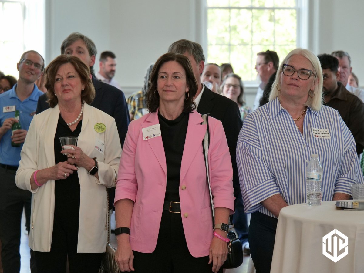 3rdWaveDigital's tweet photo. Our very own Amy Thomas, advertising legend, enjoyed connecting with the community and hearing from Wesleyan president Megan Blight. We’re proud to support our Macon community, especially in Higher Education. 💙🎓 https://t.co/5TkxIKstlJ
