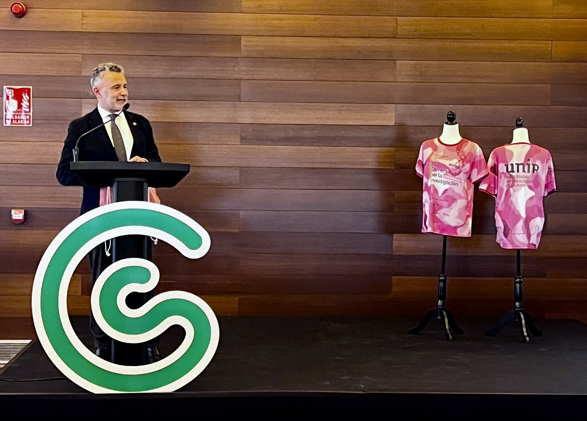 AytoLogrono's tweet image. 🏃‍♀️🩷| El 19 de abril #Logroño se teñirá de rosa para la XI Carrera de la Mujer por la Investigación de @ContraCancerRIO.

🔹 El alcalde, @conrado_escobar, junto con varios miembros de la Corporación, ha participado en la presentación del evento, que va más allá de una mera prueba
