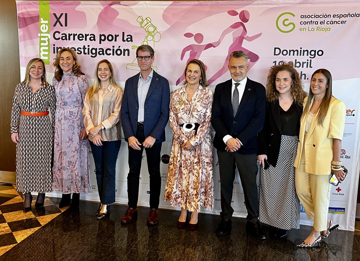 AytoLogrono's tweet image. 🏃‍♀️🩷| El 19 de abril #Logroño se teñirá de rosa para la XI Carrera de la Mujer por la Investigación de @ContraCancerRIO.

🔹 El alcalde, @conrado_escobar, junto con varios miembros de la Corporación, ha participado en la presentación del evento, que va más allá de una mera prueba