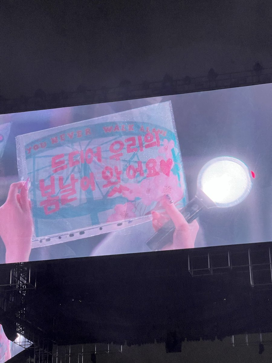 briskeen's tweet photo. #bts #army https://t.co/1fDdrGlGMv