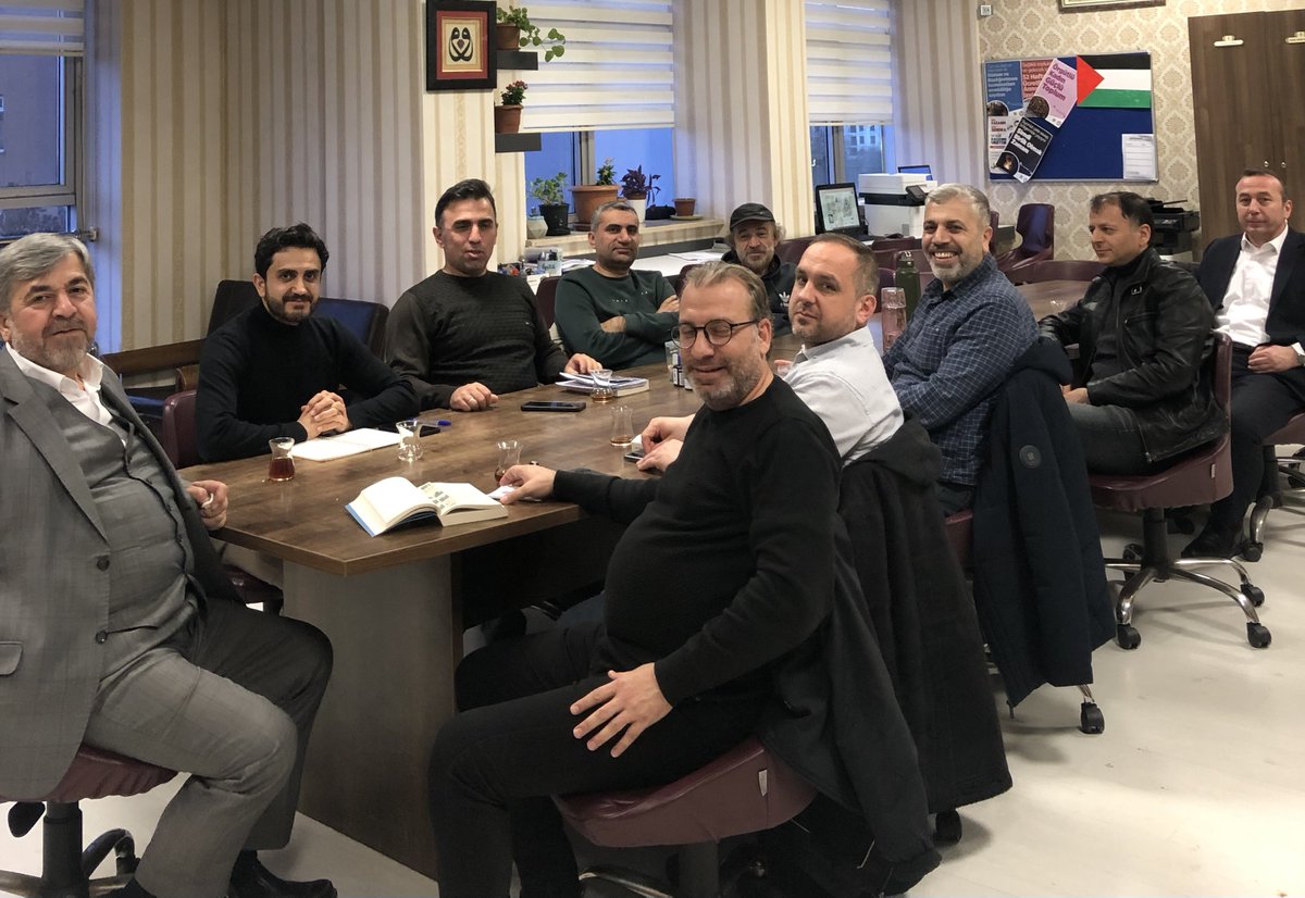 lezgibuldu's tweet photo. “Çarşamba İrfan Mektebi Buluşmamız”

Görünmez bir İmamın yeryüzündeki otoritesini devralan rejim, devleti yaşatmayı dinin bizatihi kendisi haline getirerek asırlık bir bekleyişi mutlak bir iktidar aygıtına dönüştürmüştür

📖Mehdi'den Önce Devrimden Sonra İran
✒️Muhammed Berdibek https://t.co/myPGFyO6v9