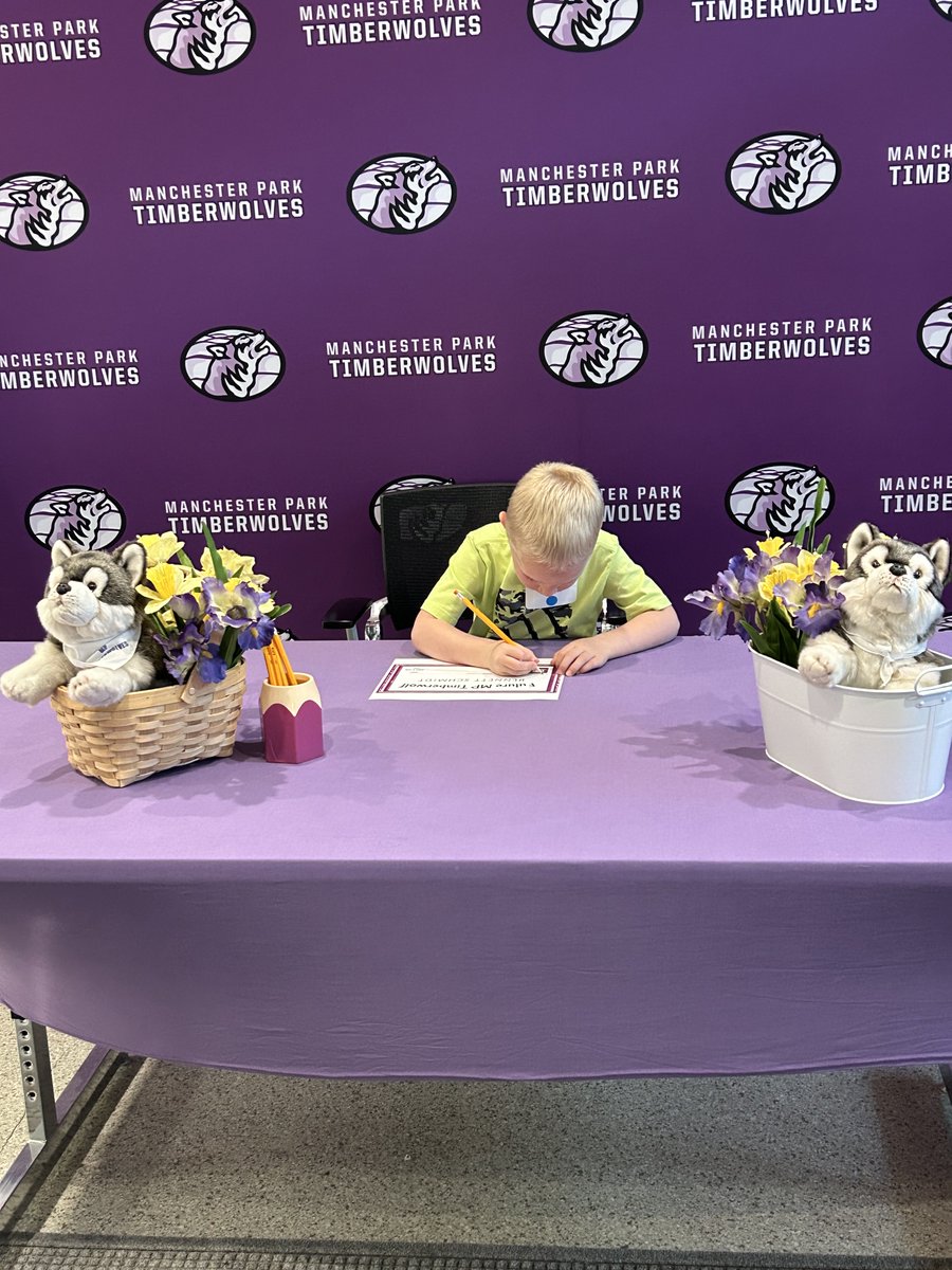 MPTimberwolves's tweet photo. MP kindergarten signing (enrollment) is underway 💜💜 #mpcommitconnectgrow #opsgrowhere ⁦@olatheschools⁩ https://t.co/b34AGf5CQQ