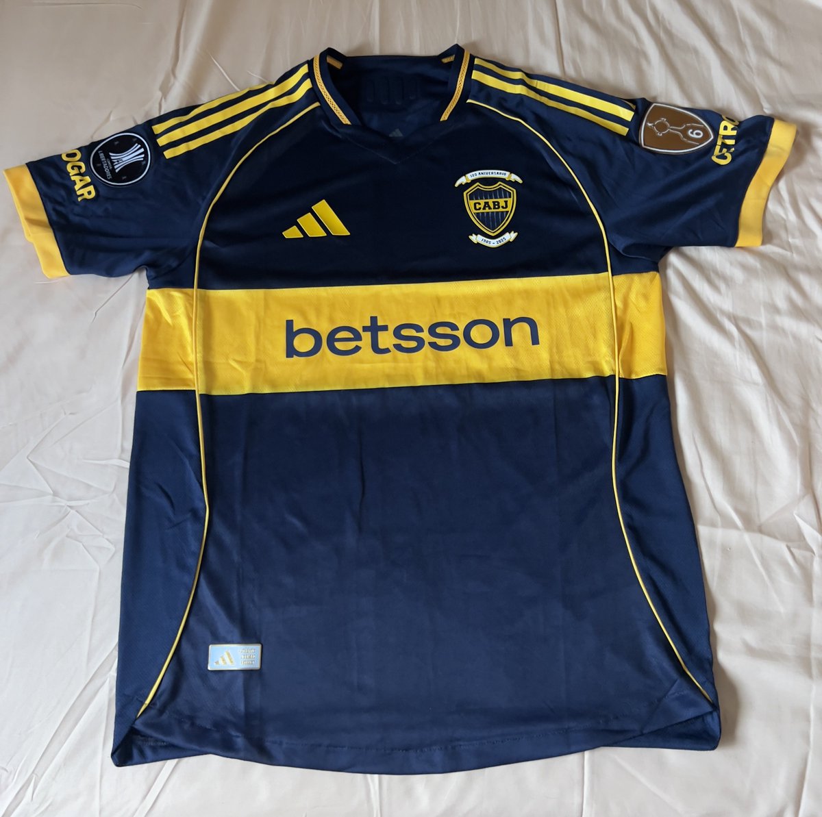 fdezcfc's tweet photo. Mirad los camisetones que me acaban de llegar de la mano de @kitiss06 🤯
El envío es muy rápido (2 semanas) y de gran calidad 👍

Me he pillado la del 120 aniversario de Boca, la segunda de la juve y una del Chelsea que me gustó mucho, increíbles los recomiendo mucho ➡️ https://t.co/ScRDbUzjhm