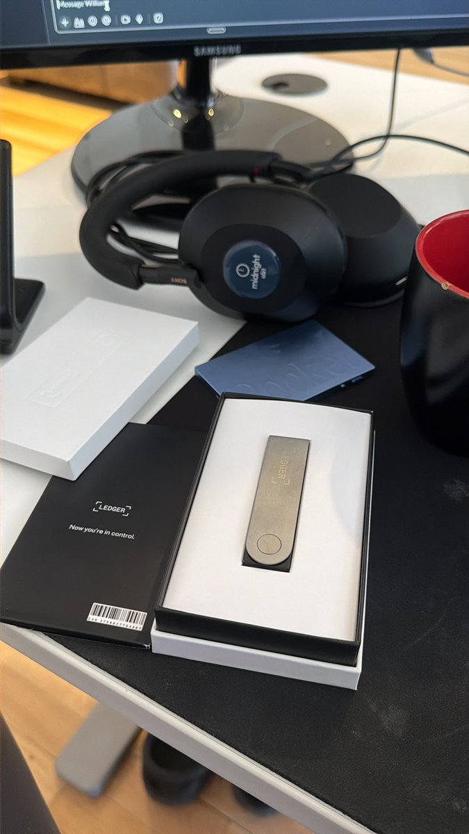 Just got a new <a href="/Ledger/">Ledger</a>.

Hardware wallet supporting coming up in the next update🧑‍🍳